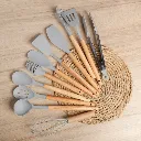 set-de-12-ustensiles-de-cuisine-en-silicone-gris (1).webp