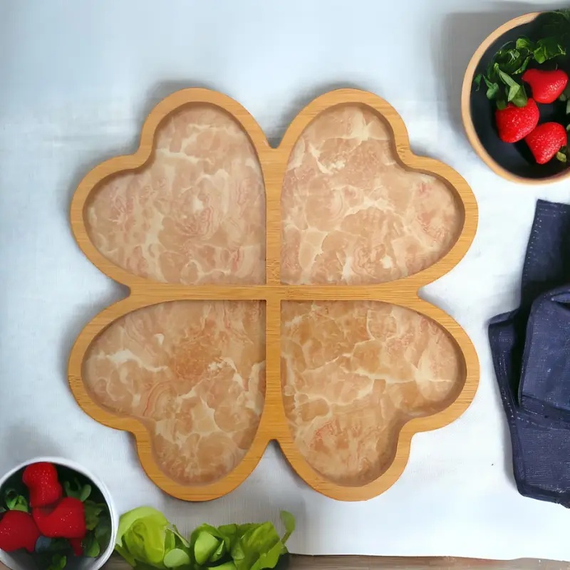 Planche en Bois pour Servir des Aliments et des Friandises-Format Quatre Cœurs